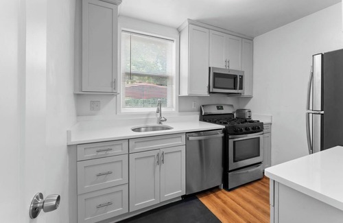 Potomac West House | Wonderful Renovated Townhouse in a Prime Location