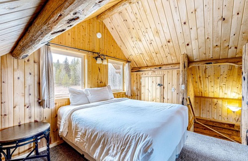 Polebridge Cabin | Wonderful rustic cabin with a full kitchen - near Glacier National Park