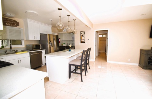 Midway City House | Wonderful stay near Huntington Beach Orange County