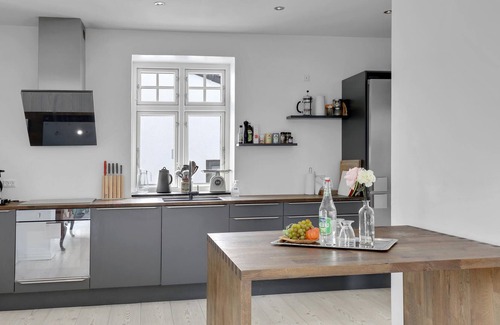 Sandkaas Apartment | Wonderful vacation apartment with plenty of space for several generations.