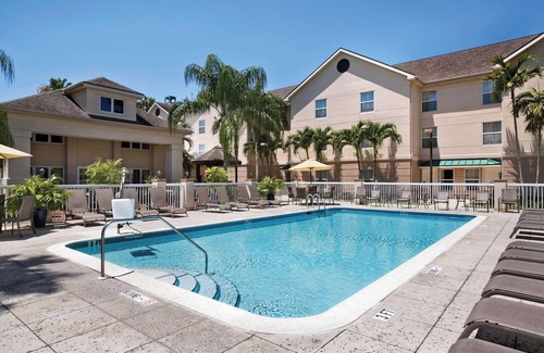Villas Apartment | Wonderful Vacation Stay! FREE Breakfast and Parking, Near Eagle Ridge Golf Club!