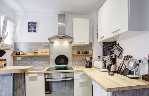 Saint-Hippolyte House | Wonderful villa for 6 guests with WIFI, A/C, TV and parking