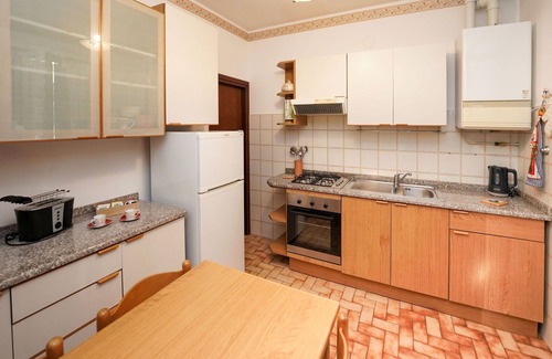 Laveno House | Wonderful villa for 5 people with WIFI, TV, terrace, pets allowed and parking