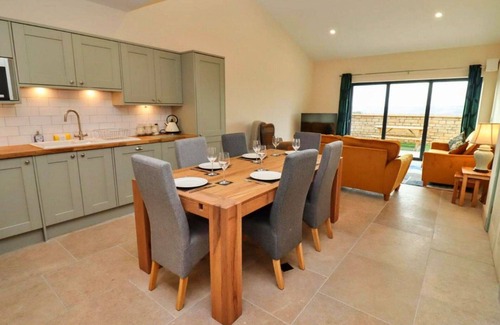 Little Rissington House | Wonderful villa for 6 people with hot tub, WIFI, pets allowed and parking