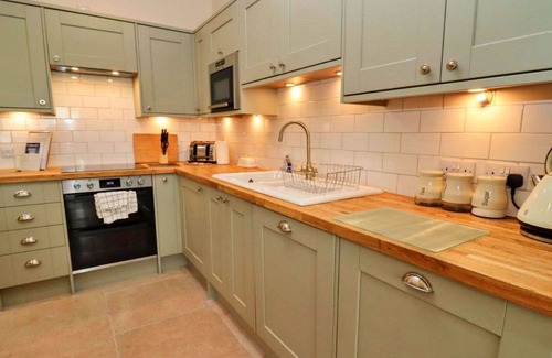 Little Rissington House | Wonderful villa for 6 people with hot tub, WIFI, pets allowed and parking