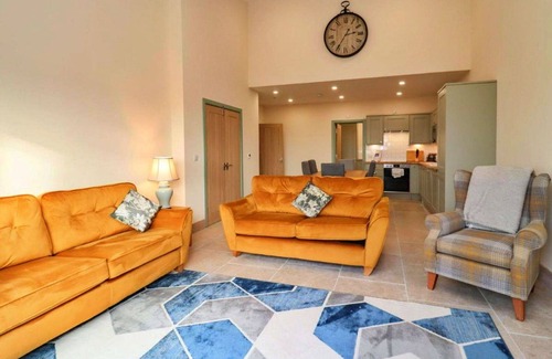 Little Rissington House | Wonderful villa for 6 people with hot tub, WIFI, pets allowed and parking