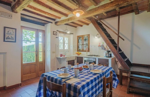 Montignoso House | Wonderful villa for 5 guests with WIFI, TV, patio and panoramic view