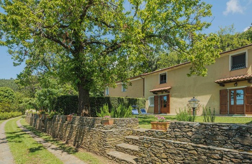 Montignoso House | Wonderful villa for 5 guests with WIFI, TV, patio and panoramic view
