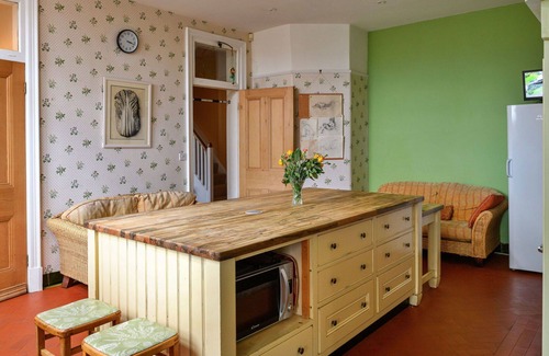 Carlisle House | Wonderful villa for 19 people with hot tub, WIFI, TV, terrace, pets allowed and parking