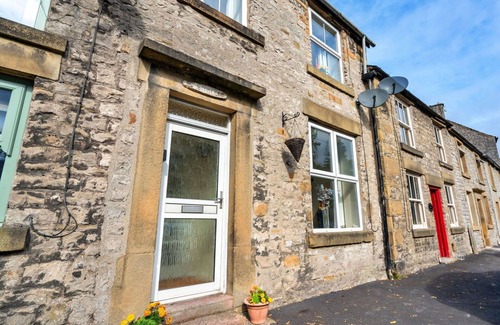 Tideswell House | Wonderful villa for 4 people with WIFI, TV, pets allowed and parking