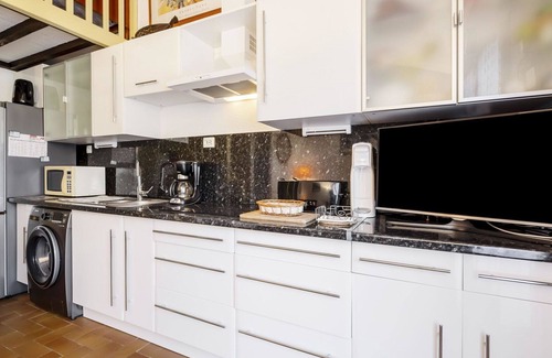 Le Mitan House | Wonderful villa for 5 guests with WIFI, A/C, pool, TV and terrace