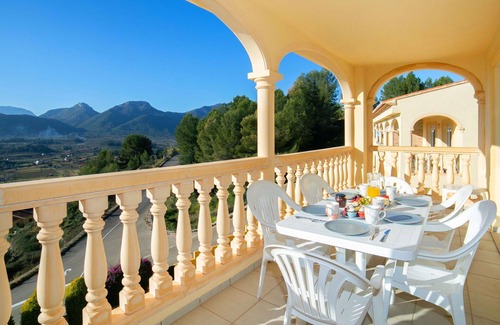 Jalon House | Wonderful villa for 6 guests with WIFI, pool, A/C, TV, terrace and parking