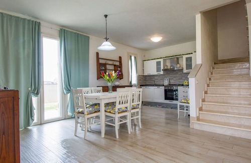 Cascine-La Croce House | Wonderful villa for 6 people with WIFI, A/C, TV, patio, pets allowed and parking