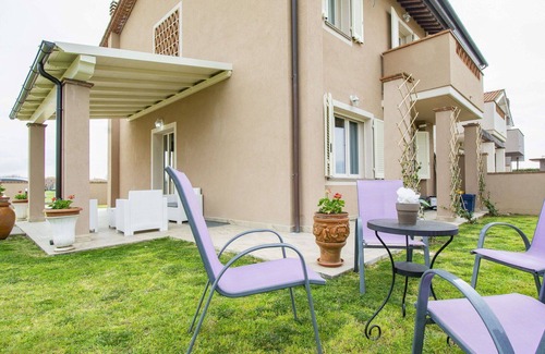Cascine-La Croce House | Wonderful villa for 6 people with WIFI, A/C, TV, patio, pets allowed and parking