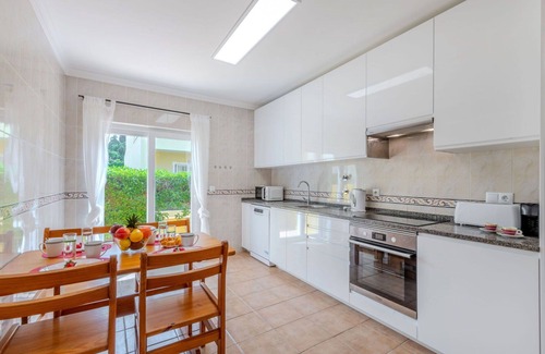 Pera House | Wonderful villa for 6 people with pool, A/C, WIFI, TV and terrace