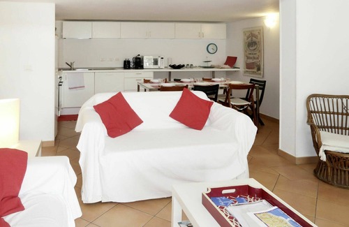 Sanremo House | Wonderful villa for 9 people with WIFI, A/C, TV, terrace, pets allowed and parking