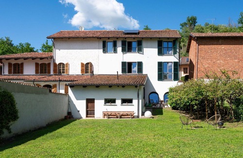 Asti House | Wonderful villa for 9 people with WIFI, TV, pets allowed and parking