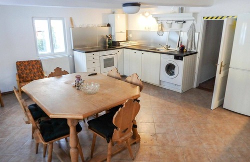 Stozec House | Wonderful villa for 6 guests with TV, patio, pets allowed and parking