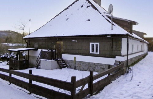Stozec House | Wonderful villa for 6 guests with TV, patio, pets allowed and parking