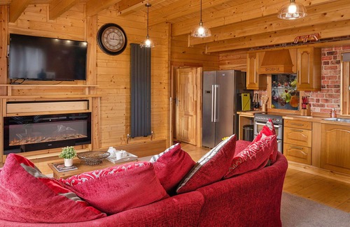 Craven Arms House | Wonderful villa for 2 people with WIFI, hot tub, TV, terrace and parking