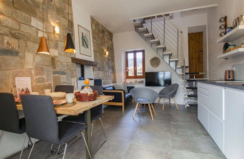Mologno House | Wonderful villa for 4 guests with WIFI, private pool, TV, patio, pets allowed and parking