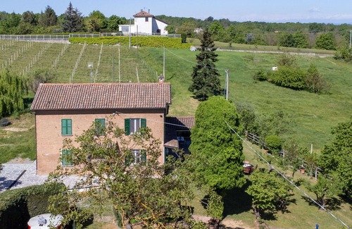 Mombaruzzo House | Wonderful villa for 4 guests with WIFI, TV, patio, pets allowed and parking