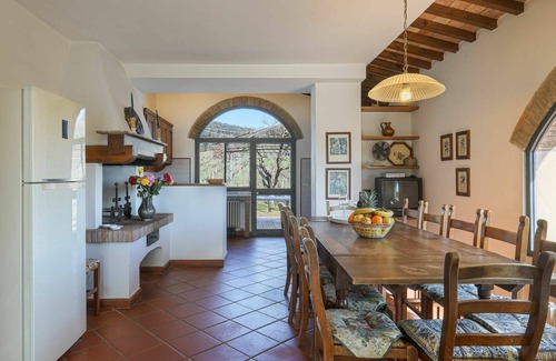 Scandicci House | Wonderful villa for 12 people with WIFI, private pool, TV, terrace, pets allowed and panoramic .