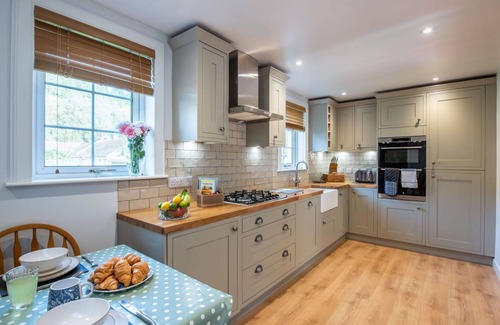 Fort Augustus House | Wonderful villa for 4 guests with WIFI, TV, patio and parking