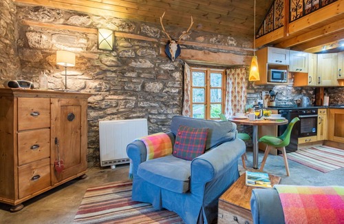 Invermoriston House | Wonderful villa for 2 guests with WIFI and parking