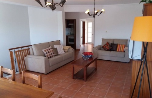 Foz do Arelho House | Wonderful villa composed of 3 bedrooms with wardrobes, 2 complete bathrooms.