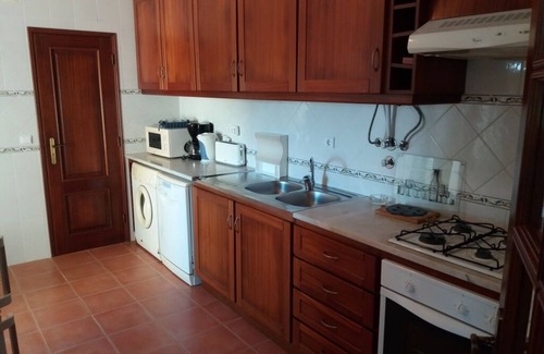 Foz do Arelho House | Wonderful villa composed of 3 bedrooms with wardrobes, 2 complete bathrooms.