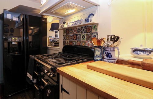 Newburgh Cottage | Wonderland Cottage