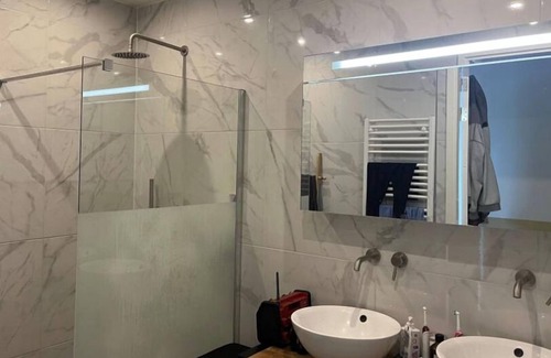 Amsterdam North House | Woning in Amsterdam aan het Water met 10 Minuten Lopen Naar het Centrum