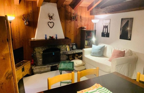 Pallusieux Apartment | Wood and stone Chalet apartment