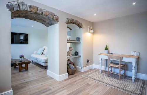 Bishopston Cottage | Wood Cottage - 3 Bedroom - Bishopston Swansea