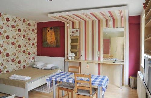 Psie Pole Apartment | Wood Creek Apartments