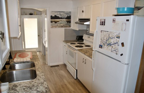 Andersonville House | 'Wood Duck Inn' Lakefront; Private Dock; Huge Deck