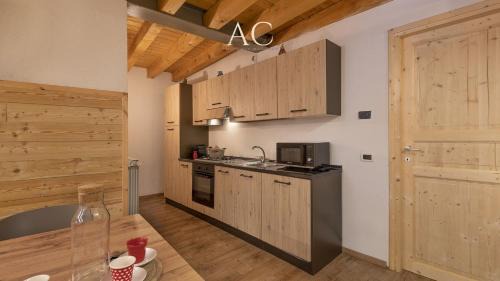 Vione Apartment | Wood harmony