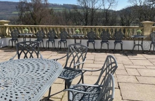 Llanhennock House | Woodbank House
