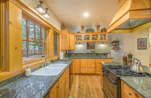 Ridgewood House | Woodchuck Luxury Lodge Hot Tub & Game Room
