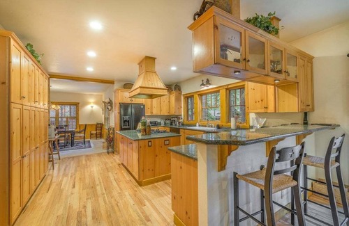 Ridgewood House | Woodchuck Luxury Lodge Hot Tub & Game Room