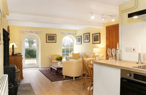 Nether Worton House | Woodcutter's Cottage - Peaceful Country Retreat