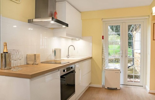 Nether Worton House | Woodcutter's Cottage - Peaceful Country Retreat