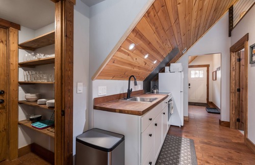 Kalispell Apartment | Wooded acreage with creek- 10 minutes to town