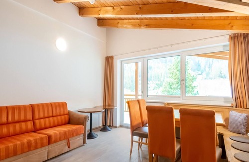 Huben Apartment | Wooded Apartment in Längenfeld with a great view