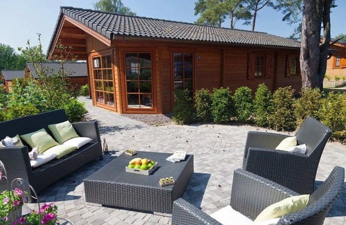Langeberg Ski Chalet | Wooden chalet with WiFi near Brunssummerheide