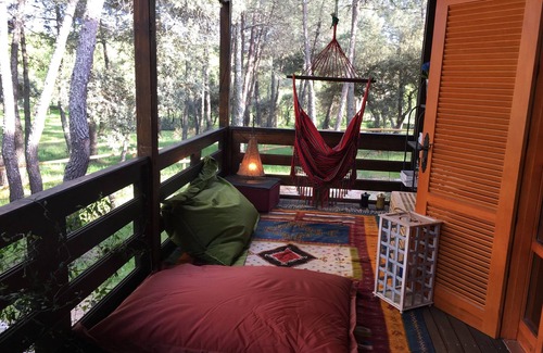 Sotillo de la Adrada Cabin | Wooden house in the woods, on a farm with horses. Very close to Madrid. Beef