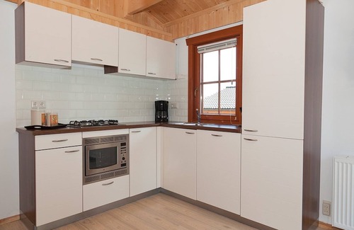 Langeberg House | Wooden holiday home with microwave