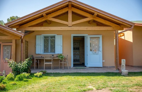 San Brizio Apartment | Wooden house with porch and garden