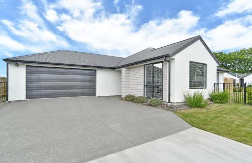Woodend House | Woodend Getaway Haven - Christchurch Holiday Homes